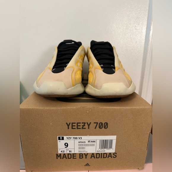 Yeezy 700 size 9 - Picture 4 of 9